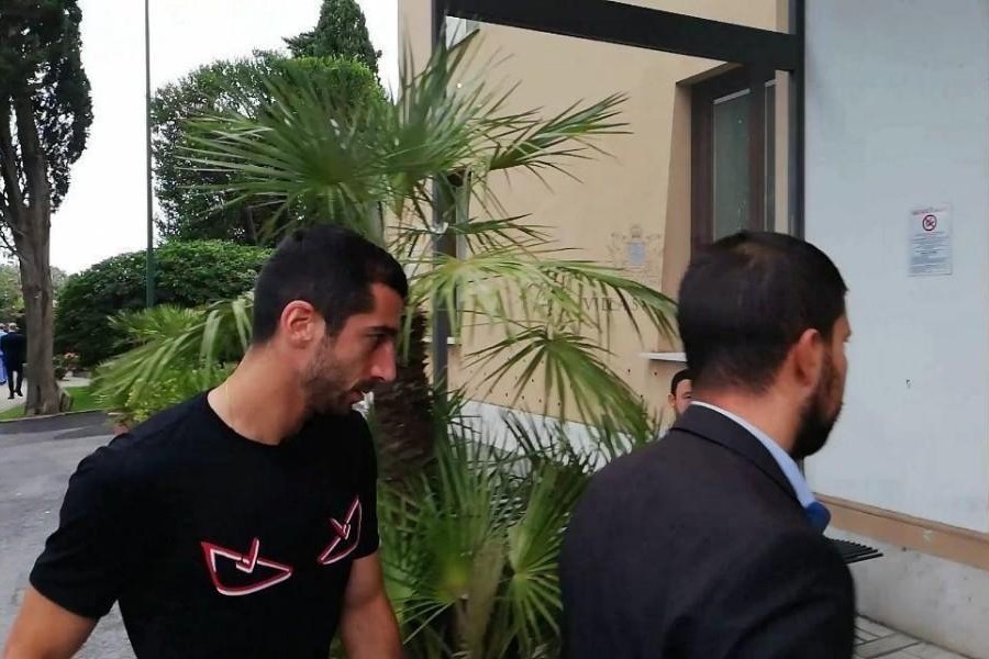 Mkhitaryan a Villa Stuart per le visite mediche