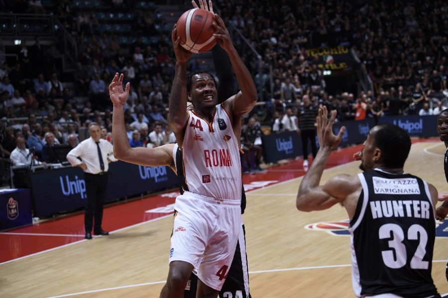 William Buford in azione contro Bologna