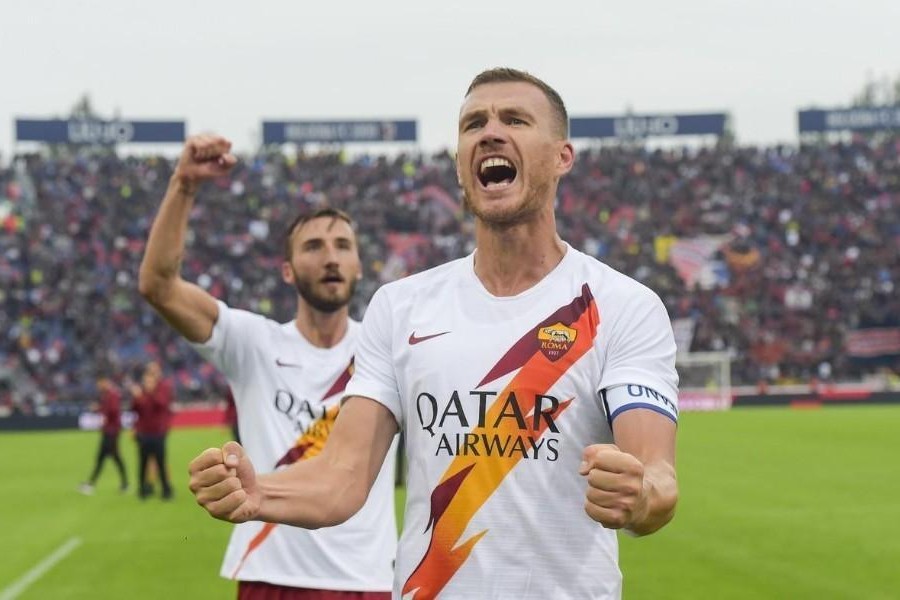 Edin Dzeko dopo il gol di Bologna, di LaPresse