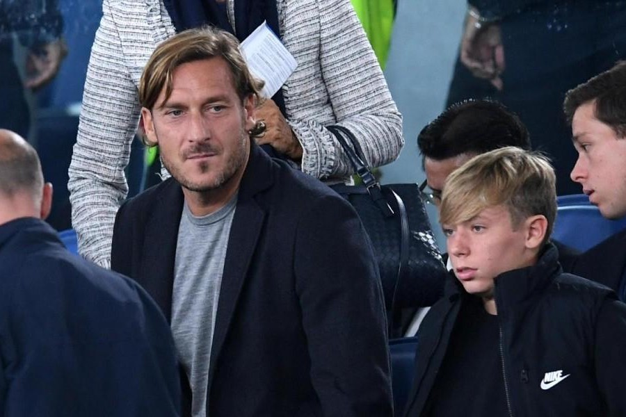 Francesco Totti in compagnia del figlio all'Olimpico per Italia-Grecia