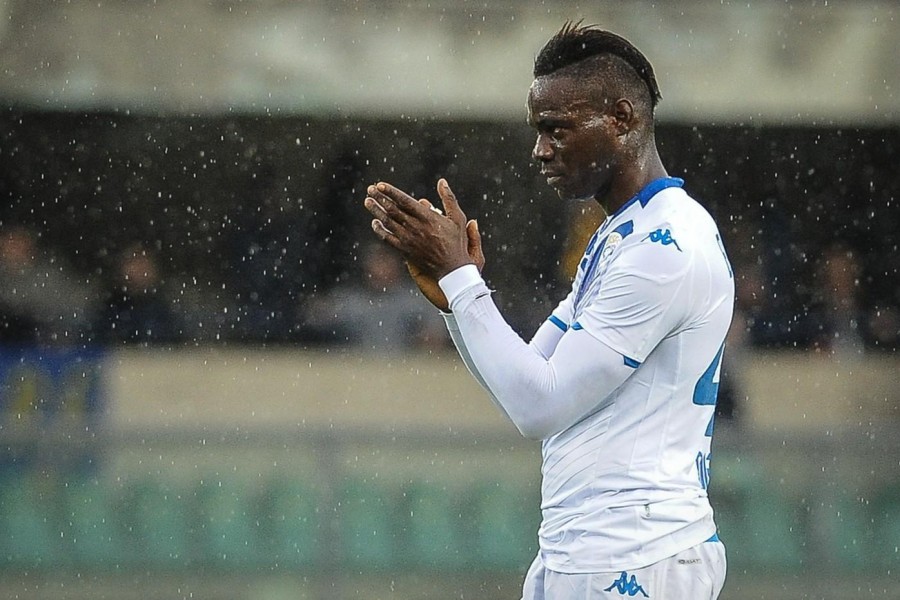 Balotelli durante Verona-Brescia, di LaPresse