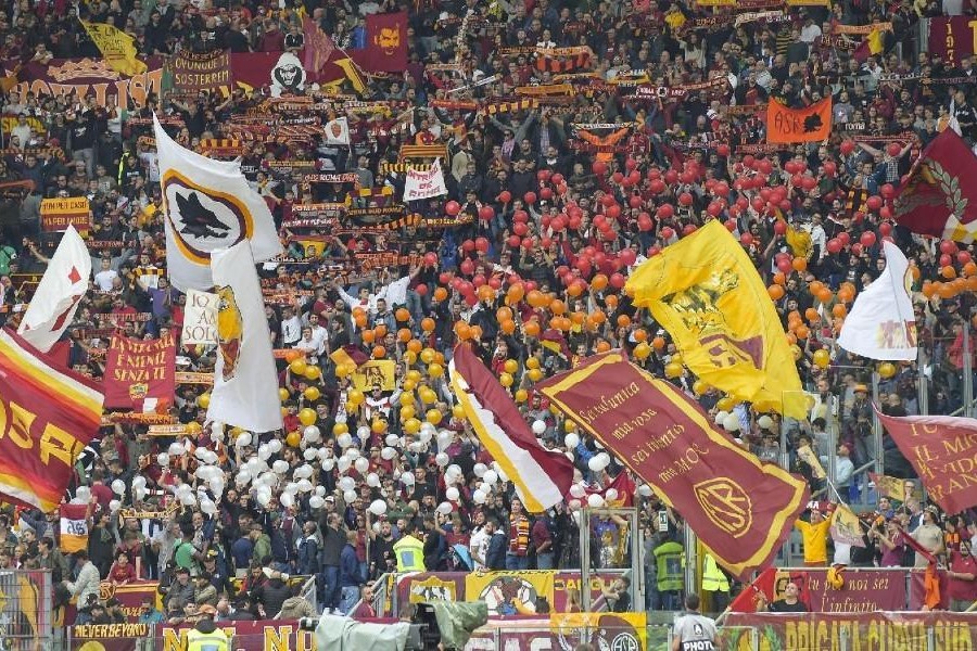 La Curva Sud durante Roma-Napoli