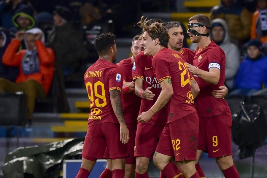 La squadra esulta dopo un gol in Udinese-Roma, di LaPresse