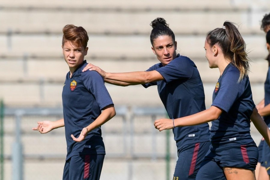 Giugliano, Coluccini e Seturini in una seduta di allenamento della Roma Femminile, di LaPresse