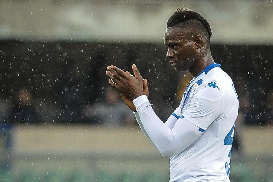 Balotelli con la maglia del Brescia, di LaPresse