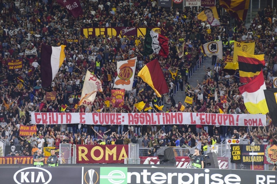 La Curva Sud, il posto più bello del mondo (prima della gara di andata), di LaPresse