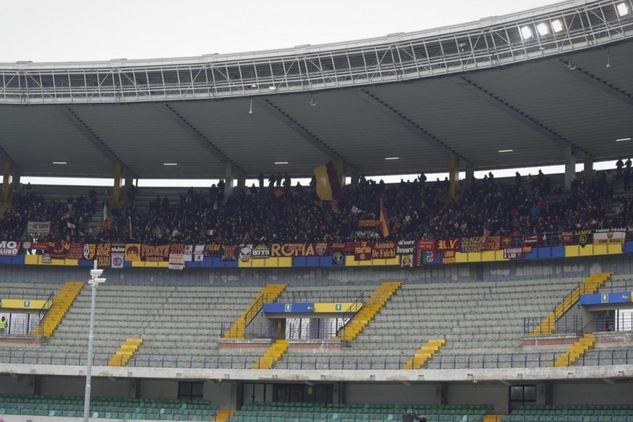 Tifosi romanisti al Bentegodi, di LaPresse