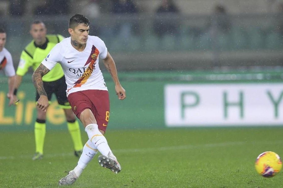 Diego Perotti al momento del calcio di rigore, di LaPresse