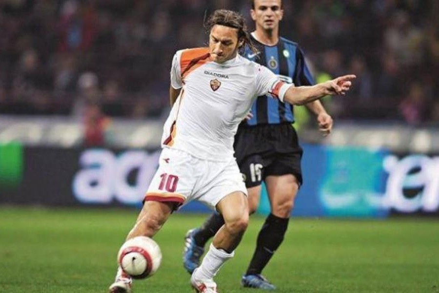 Il pallonetto di Francesco Totti contro l'Inter