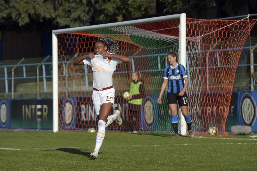 Lindsey Thomas dopo il gol all'Inter, di LaPresse