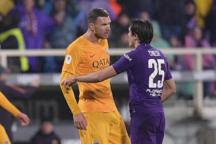 Dzeko faccia a faccia con Chiesa durante la sfida di Coppa Italia dello scorso anno, di LaPresse