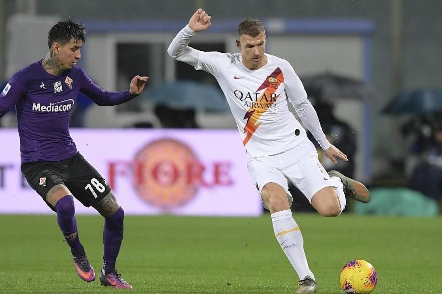 Edin Dzeko in azione, di LaPresse