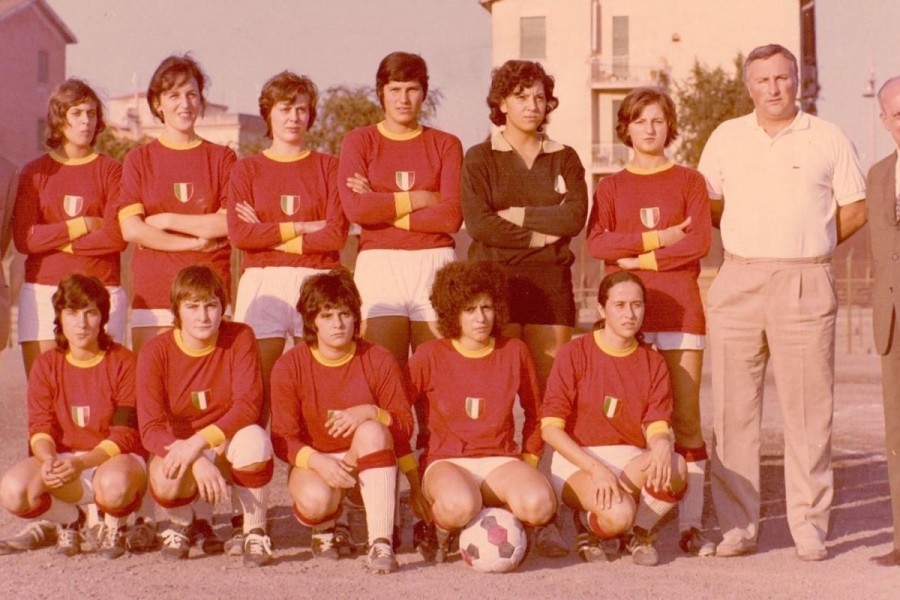 La Acf Roma campione d’Italia nel 1969. Presenti anche Gridelli (la prima in ginocchio da sinistra) e Simonetti (la terza in piedi da sinistra)