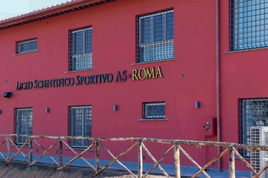 Il vecchio casale trasformato nel Liceo Scientifico Sportivo As Roma