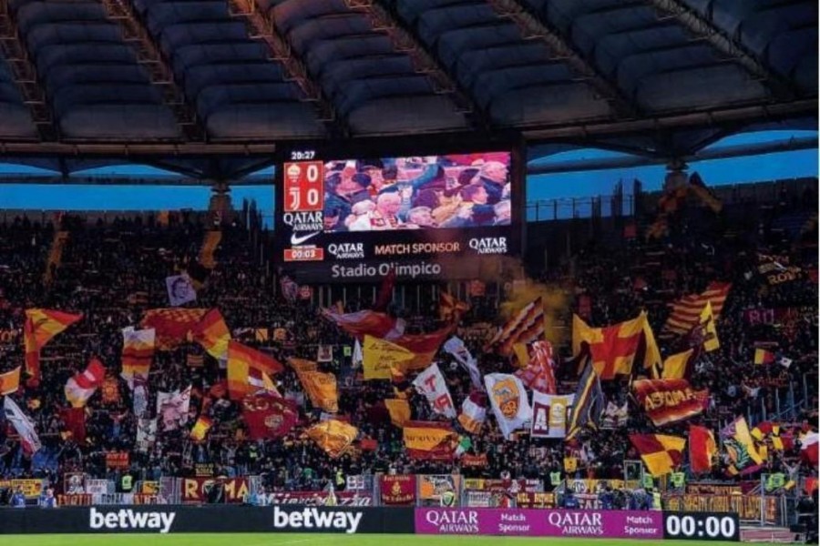 La Curva Sud durante l’ultima sfida all’Olimpico contro la Juventus vinta 2-0, del 12 maggio scorso, di LaPresse