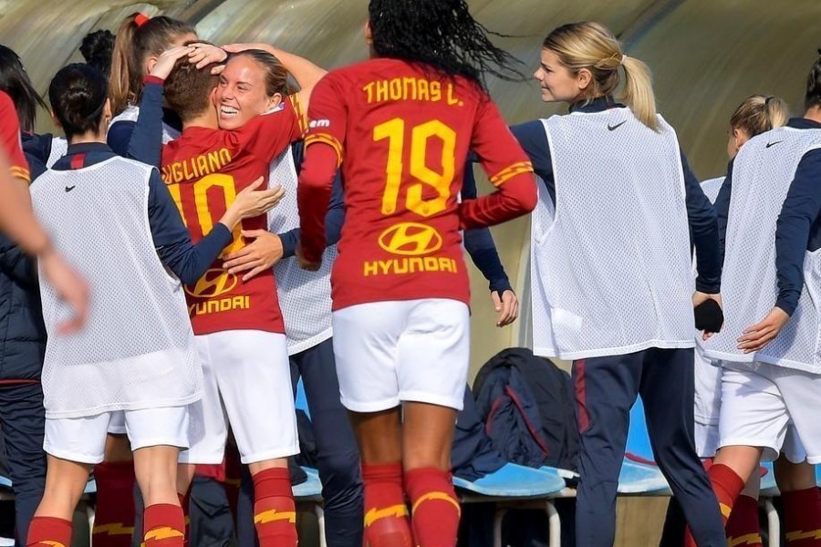 Manuela Giugliano festeggia il gol contro la Pink Bari, di LaPresse