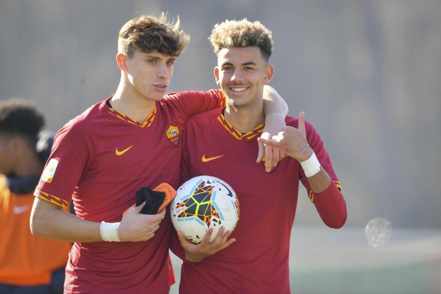 Riccardo Calafiori (a sinistra) e Zakaria Sdaigui, autori dei due gol della Primavera contro il Pescara, nell’ultimo turno: finale 2-1, di LaPresse