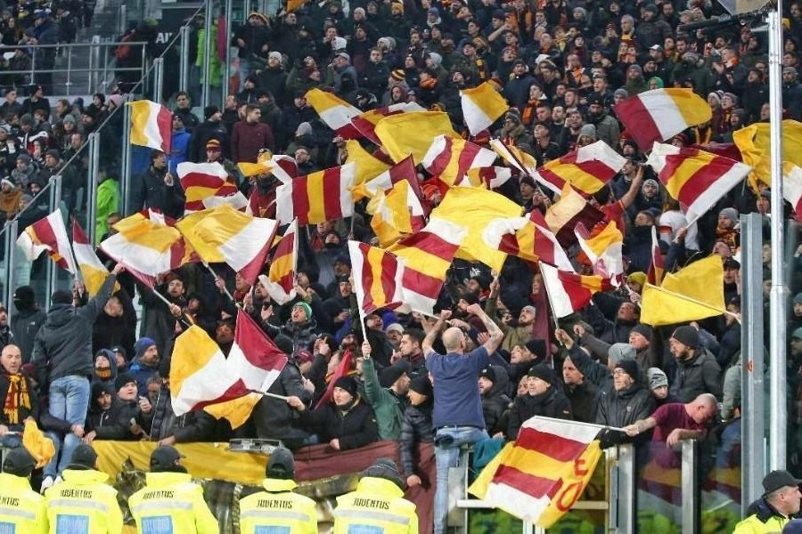 I tifosi giallorossi all'Allianz Stadium di Torino