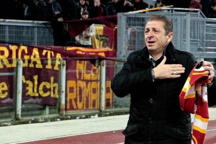 Ruggiero Rizzitelli sotto la Curva Sud, di Mancini