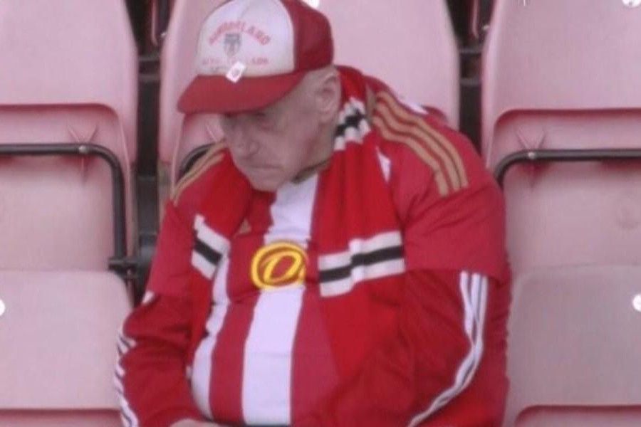Il tifoso di 86 anni del Sunderland rimasto allo stadio dopo la retrocessione