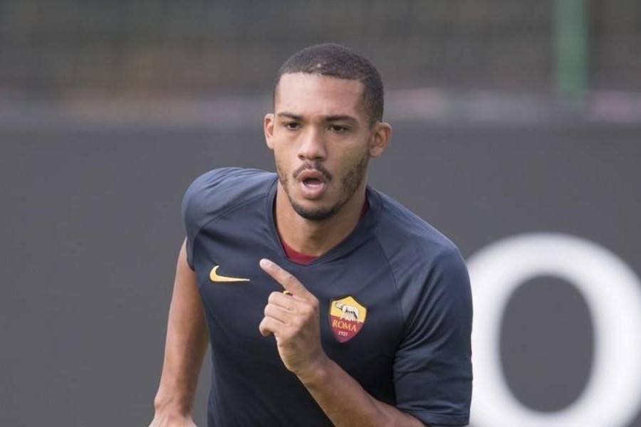 Il difensore brasiliano in allenamento a Trigoria, di LaPresse