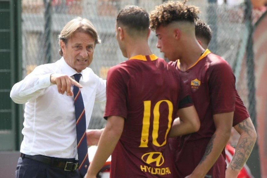 Il tecnico della Primavera Alberto De Rossi, di Mancini