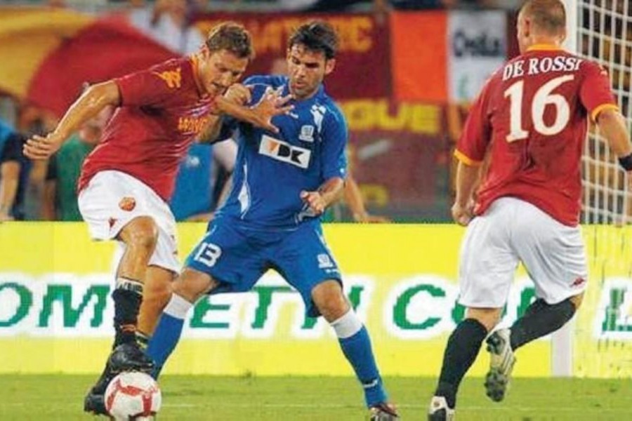 Francesco Totti e Daniele De Rossi durante l’ultima gara ufficiale disputata dalla Roma nel mese di luglio, nel 2009 contro il Gent valida per il turno preliminare di Europa League