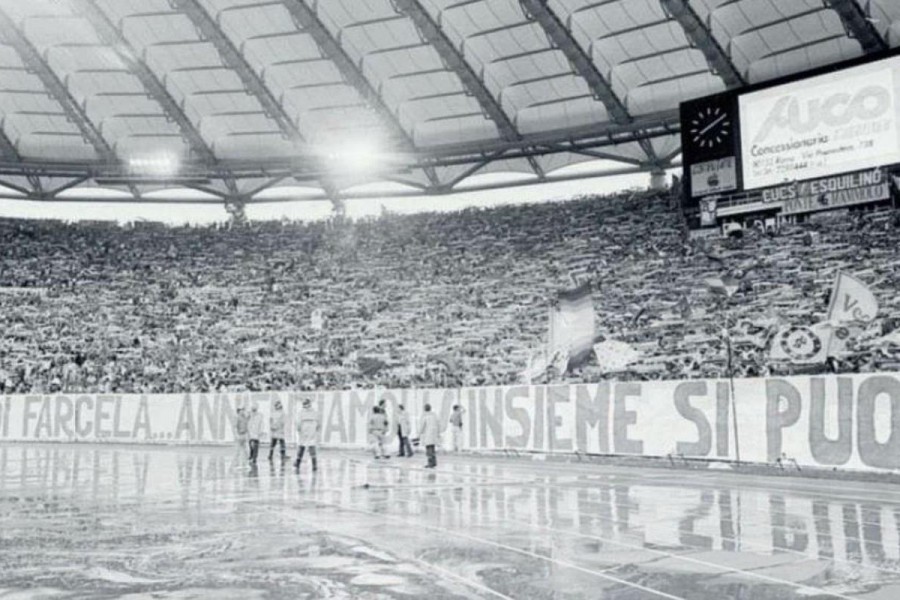 La scenografia della Curva Sud il 19 giugno 1983 in occasione di Roma-Torino 5-2, finale di ritorno della Coppa Italia @ Archivio Storico AS ROMA
