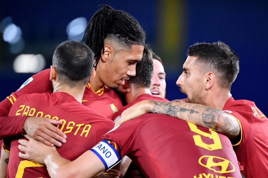 I giocatori della Roma festeggiano dopo un gol, di LaPresse