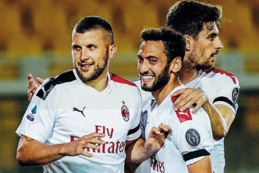 Rebic (a sinistra) festeggiato da Calhanoglu e Gabbia dopo il gol di lunedì al Lecce, di LaPresse