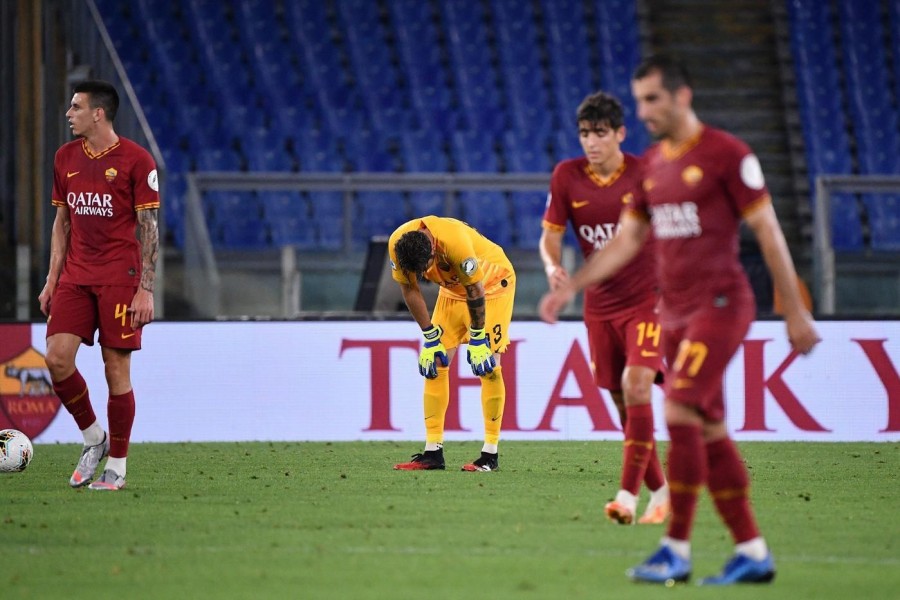 La delusione dei giallorossi a fine partita, di LaPresse