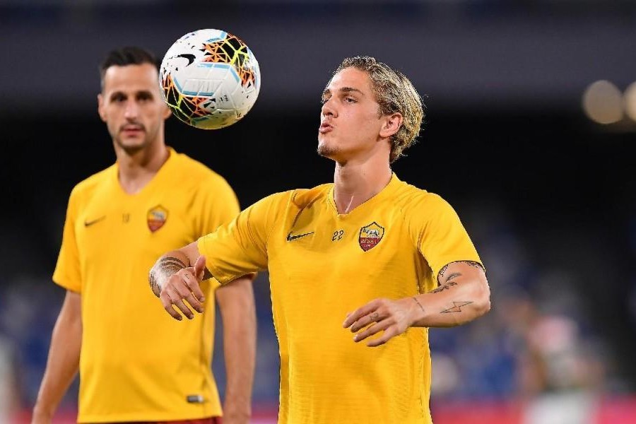 Nicolò Zaniolo durante il riscaldamento di Napoli-Roma, di LaPresse