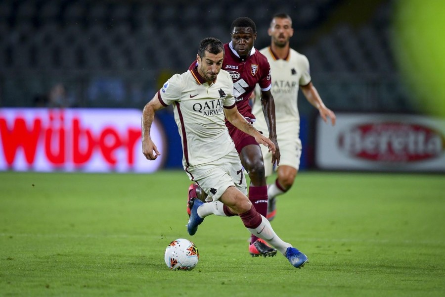 Mkhitaryan in campo durante Torino-Roma, di LaPresse