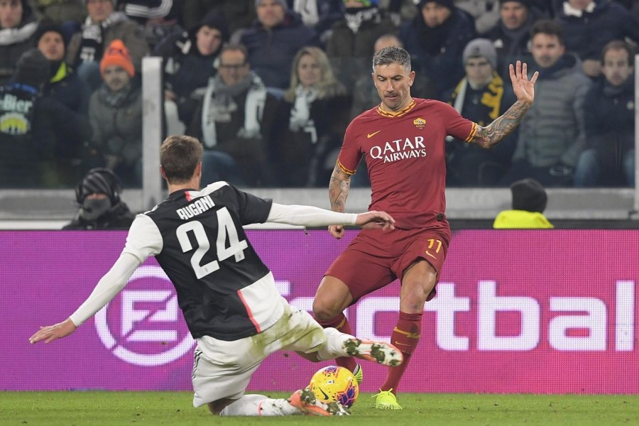 Un duello tra Kolarov e Rugani nella partita di Coppa Italia, l'ultima allo Stadium, di LaPresse