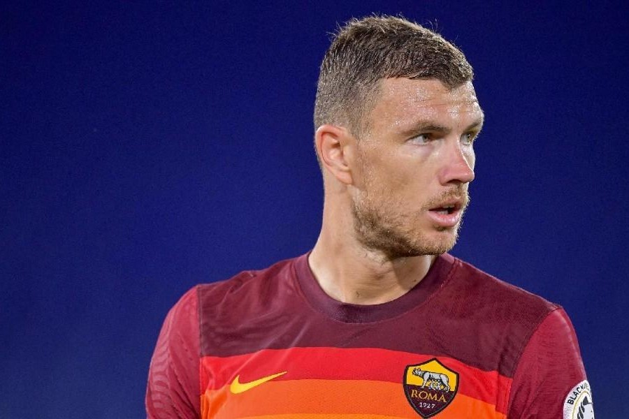 Edin Dzeko con la maglia della Roma, di LaPresse