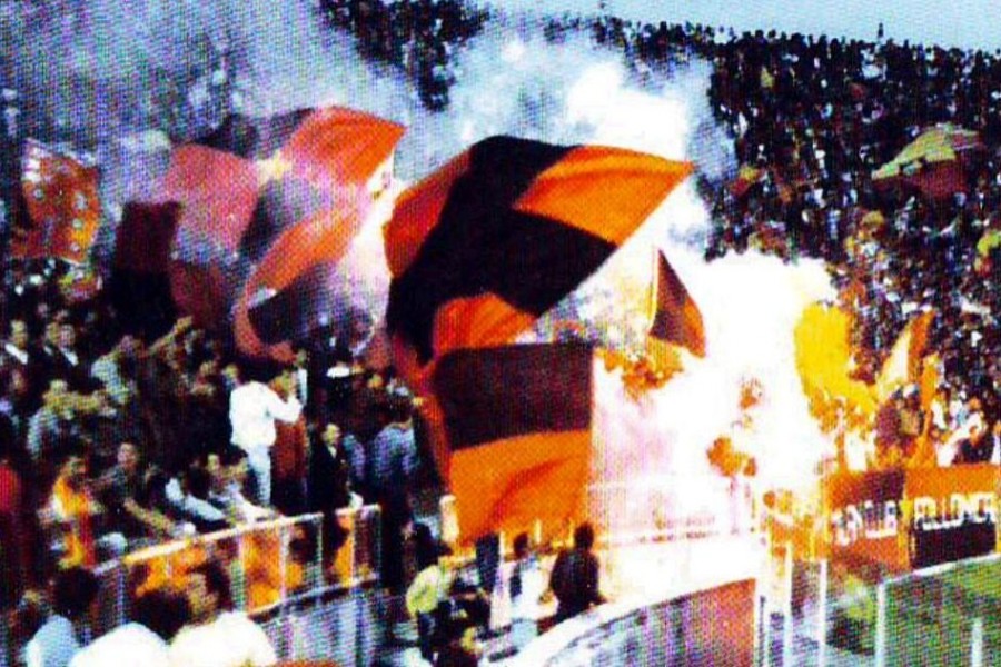 Otto giorni dopo la finale di Coppa dei Campioni i tifosi della Roma riempirono l’Olimpico per il quarto di Coppa Italia con il Milan. La Roma vincerà poi la Coppa, in finale col Verona