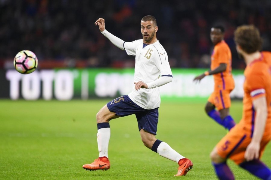 Leonardo Spinazzola con la maglia dell'Italia contro l'Olanda, di LaPresse