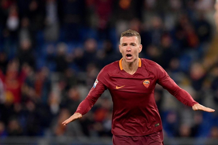 Edin Dzeko durante la stagione 2016-2017, di LaPresse