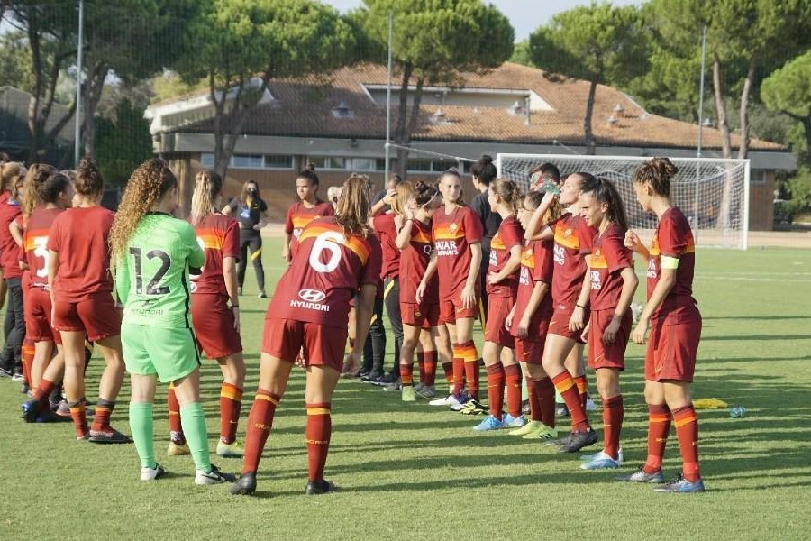 La Roma Femminile Primavera festeggia la vittoria dello Scudetto