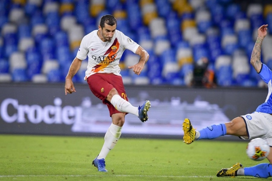Mkhitaryan segna il gol del momentaneo 1-1 al San Paolo nella scorsa stagione, di LaPresse