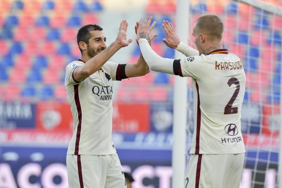 Mkhitaryan festeggia il gol con il Bologna, di LaPresse