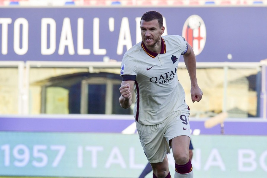 Dzeko esulta dopo il gol contro il Bologna, di LaPresse