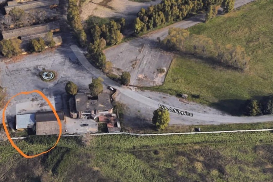 Nella foto dall’alto tratta da Google Maps, la “casa” di Federico evidenziata da un cerchio arancione