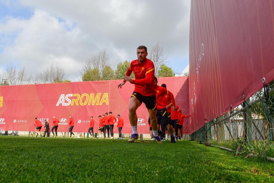 Il gruppo a Trigoria, di LaPresse