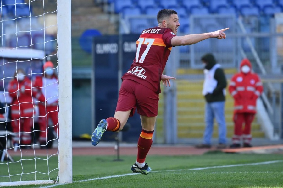 Jordan Veretout esulta dopo il gol dell'1-0 contro l'Udinese, di LaPresse