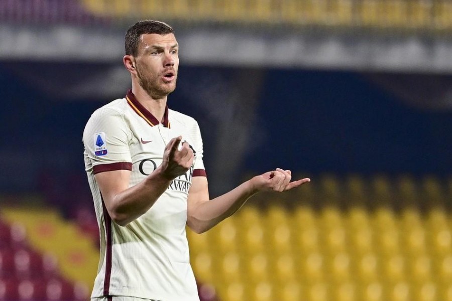 Edin Dzeko durante Benevento-Roma, di LaPresse