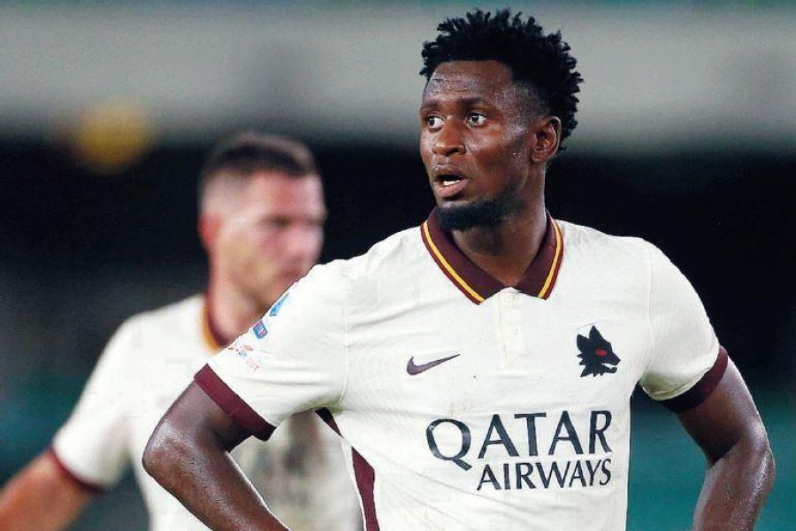 Amadou Diawara durante Verona-Roma, di Mancini