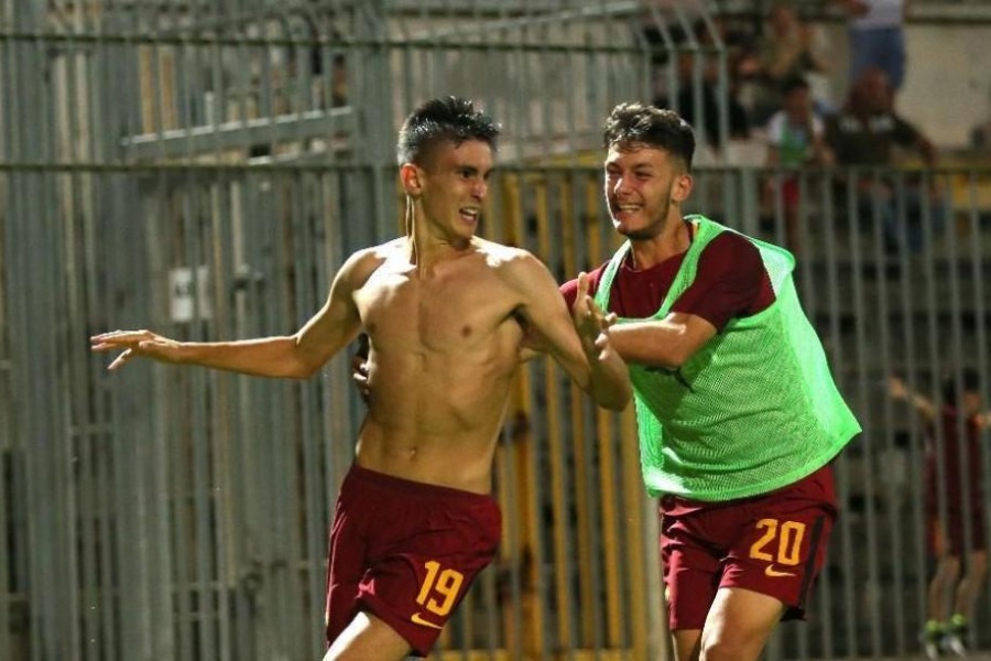 Flavio Bucri esulta dopo il gol del 3-2 all’Atalanta, all’ultimo minuto della finale scudetto Under 17, di Mancini