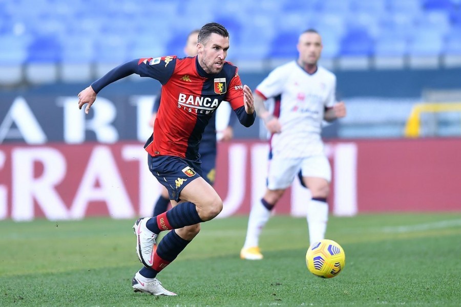 Kevin Strootman con la maglia del Genoa