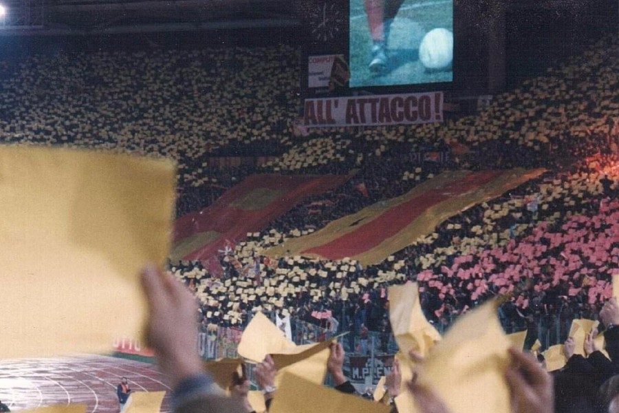 La coreografia della Curva Sud in occasione di Roma-Slavia Praga